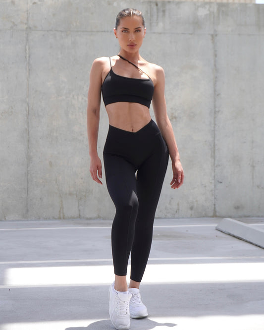 Black peak leggings